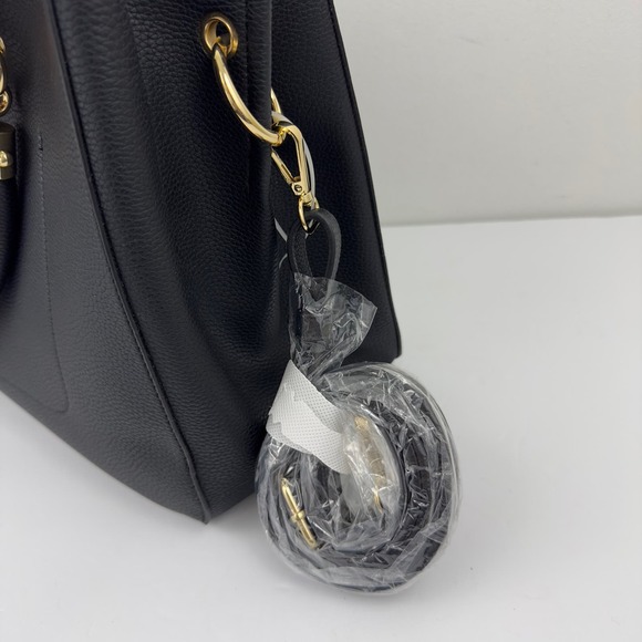 Vintage Andrew Marc black leather gold tone hardware with adjustable strap bag - Picture 6 of 13